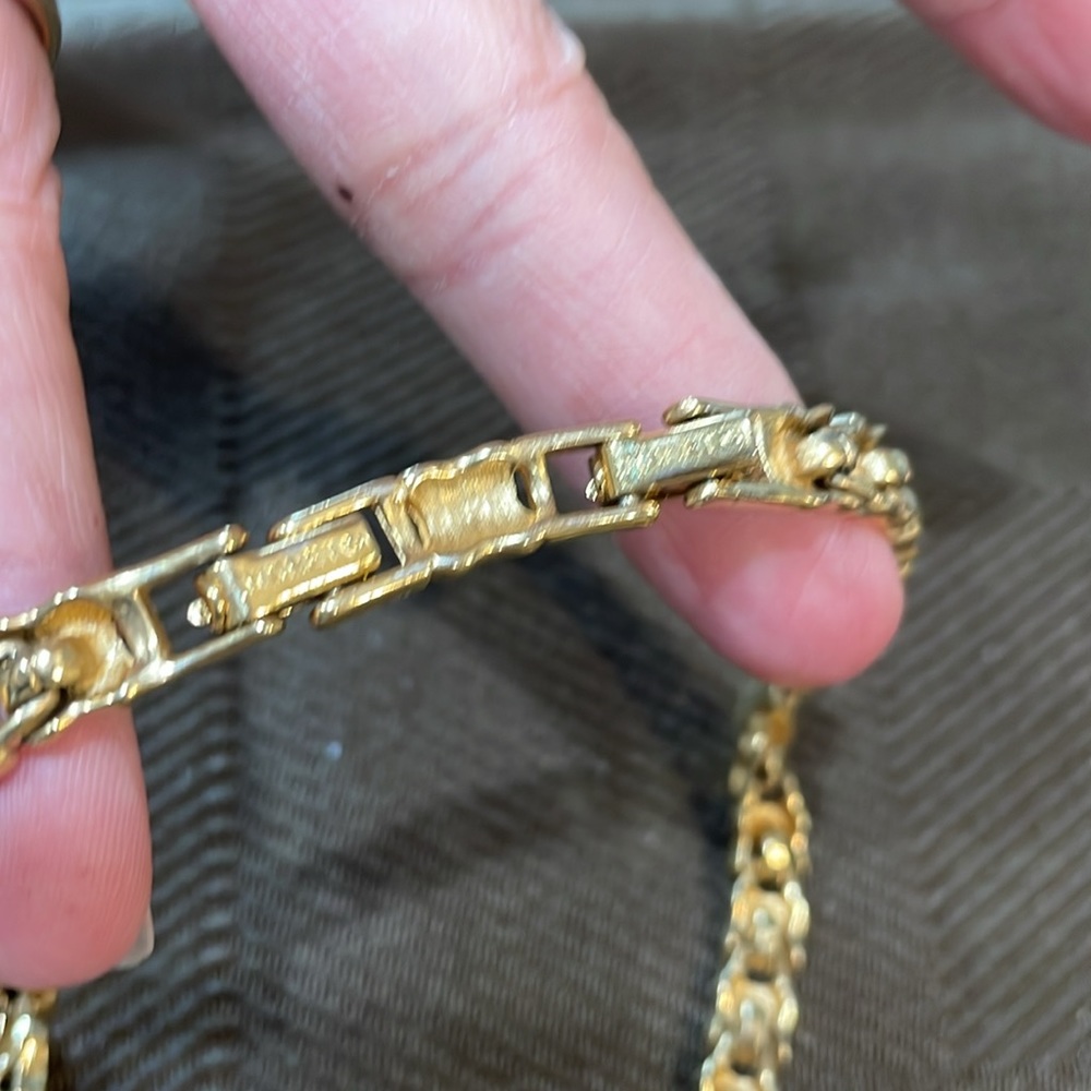 Monet vintage gold tone statement necklace - Picture 6 of 8